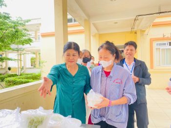 ẤM ÁP NHỮNG SUẤT CƠM NGHĨA TÌNH