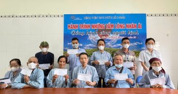TRAO QUÀ CÔNG TY TNHH MTV ĐT&TM VIỆT HÀ