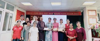 THƯỢNG TOẠ THÍCH THANH PHƯƠNG - CHÙA SỦI, GIA LÂM, HÀ NỘI VÀ CHI HỘI CHỮ THẬP ĐỎ THÂN THIỆN 123 TRAO TẶNG QUÀ CHO NGƯỜI BỆNH UNG THƯ
